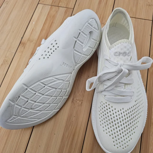 CROCS Women's Breathable White Sneakers - Picture 4 of 4